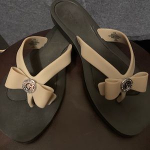 Guess tan sandals
